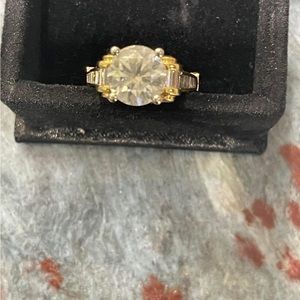 STONE ONLY - MOISSONITE
3.50 ct round MOISSONITE (NOT DIAMOND).